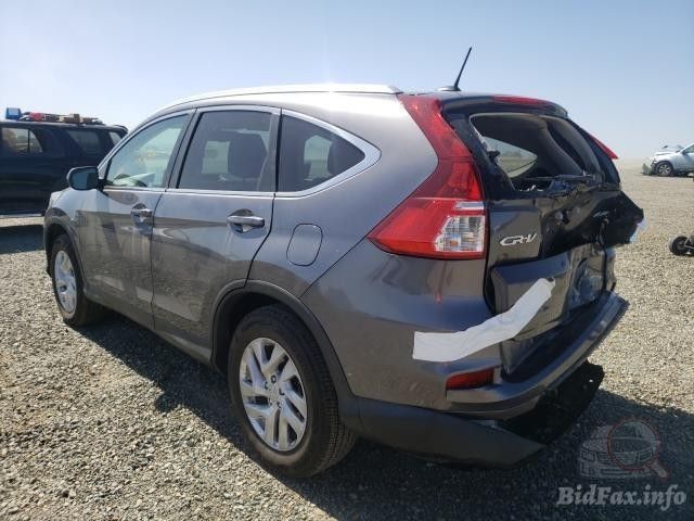الخلف من اليسار لسيارة هوندا CR-V مع أضرار في الباب الخلفي والصدام